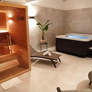 Hotel The Originals Boutique, Les Nations,